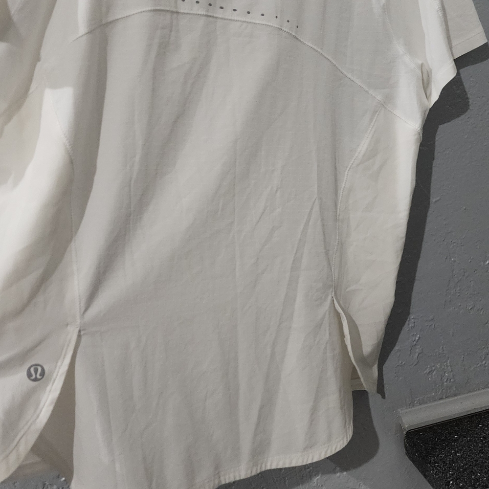 Lululemon white tshirt